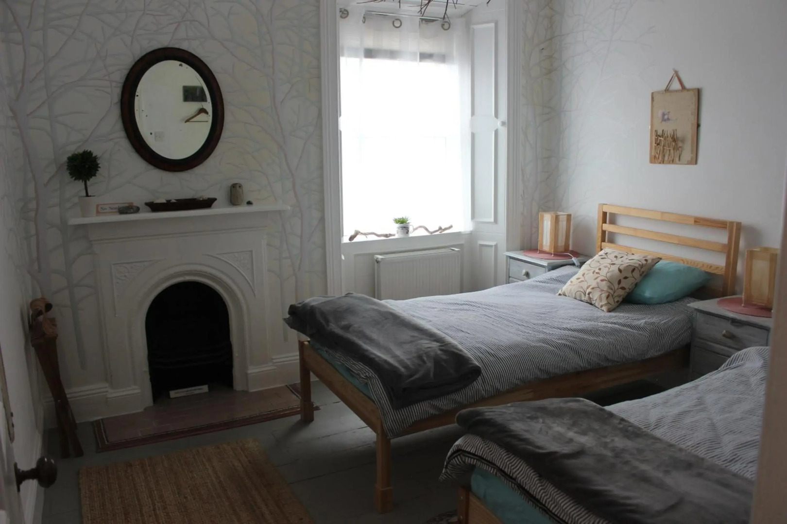 Johnston House: Historic Village Retreat