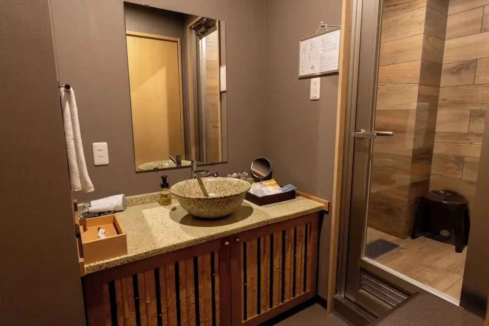 Kyou Gohan to Rotenburo no Yado Yunohanatsukiya