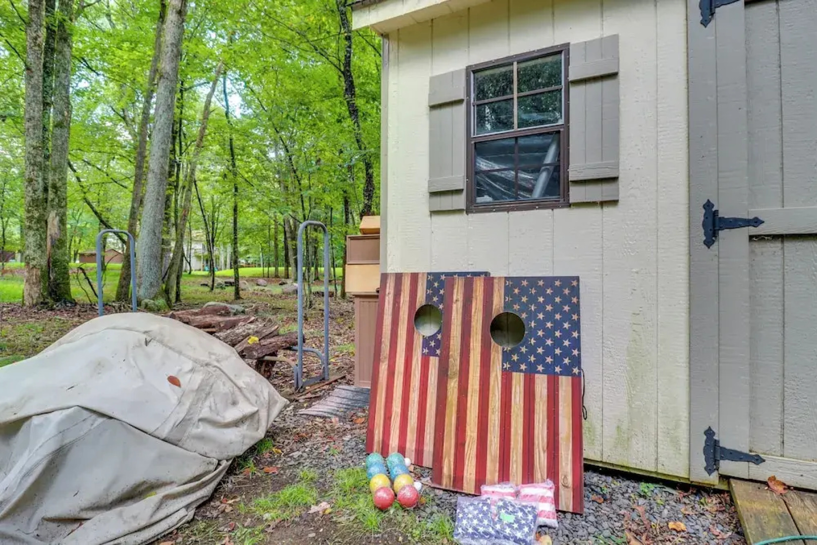 Deck, Fire Pit & Pool Access: Pennsylvania Home!
