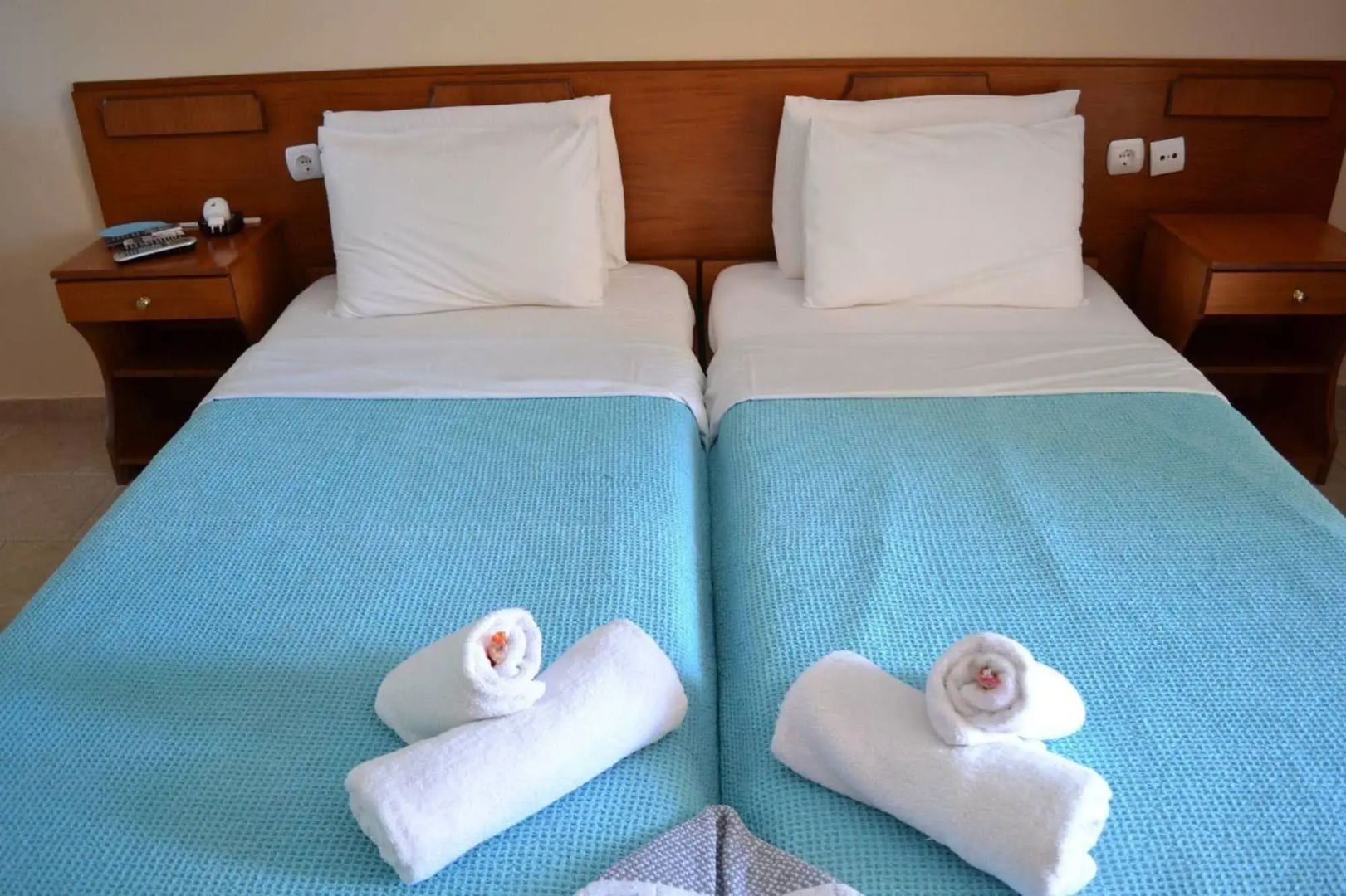 Edem Studios & Apartments