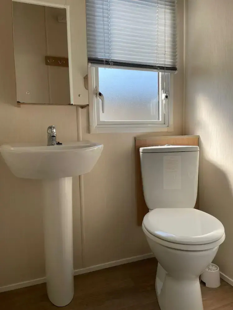 Caravan - Sleeps 6 & Parking