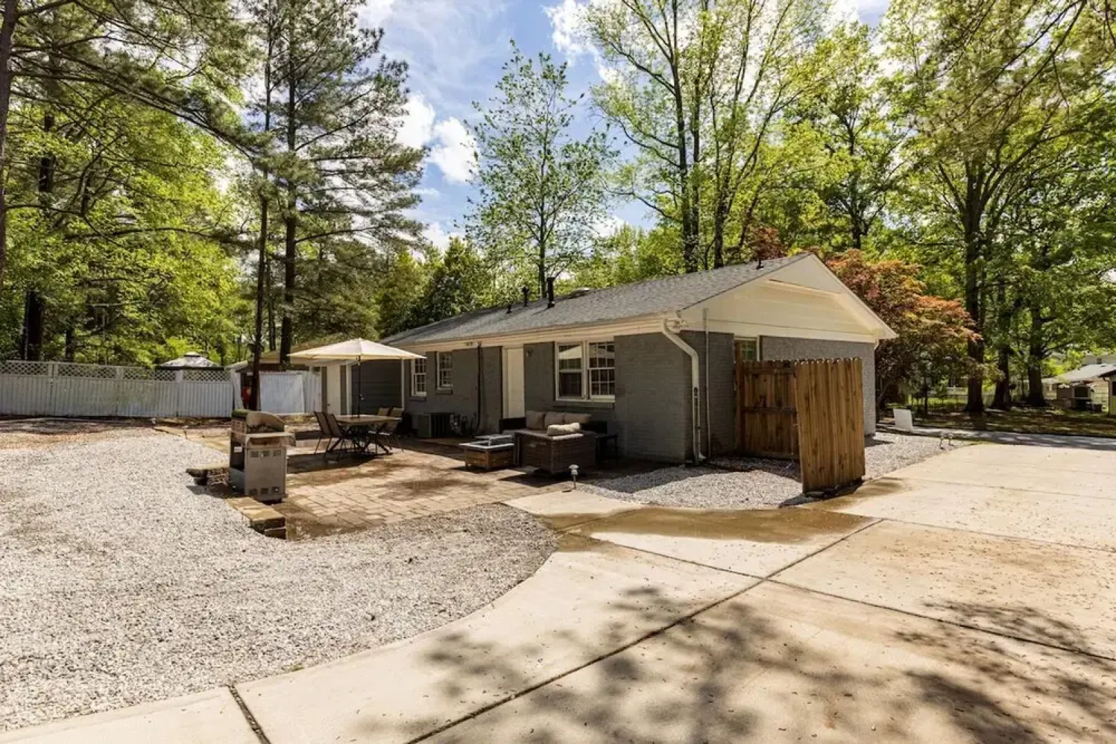 Cozy 3BR Home Patio Grill Free Parking Wi-fi