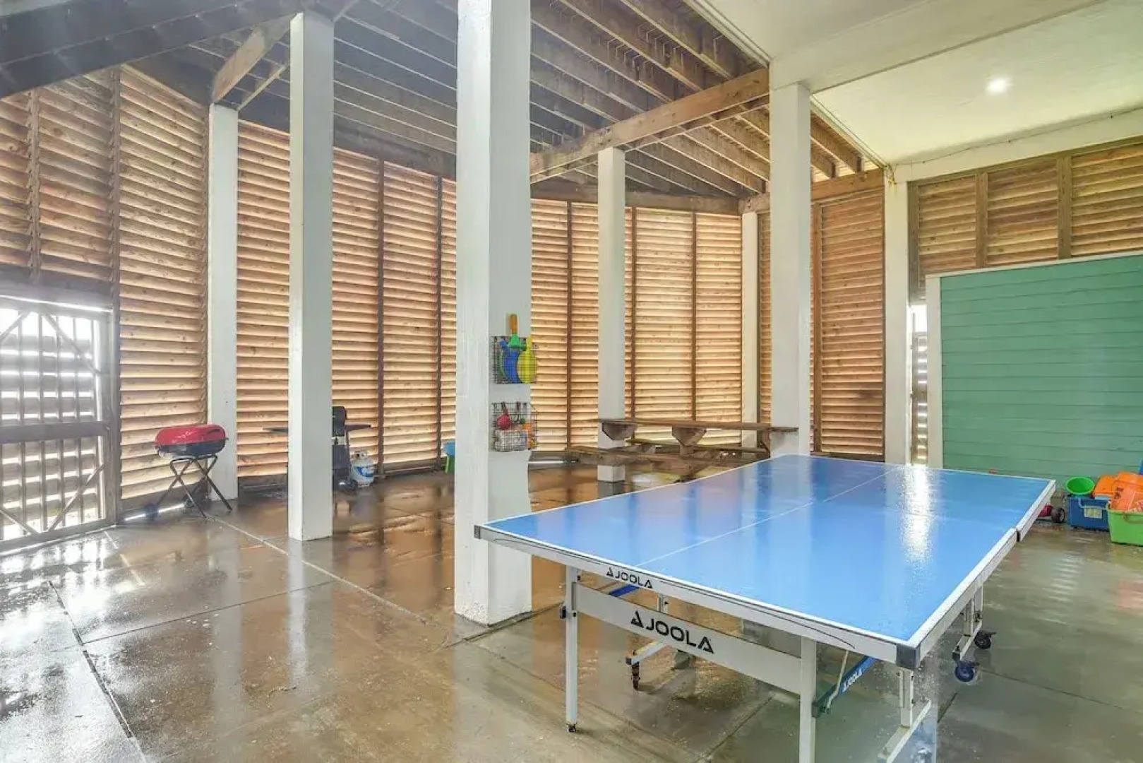 Oceanfront Crystal Beach Vacation Home w/ Deck!