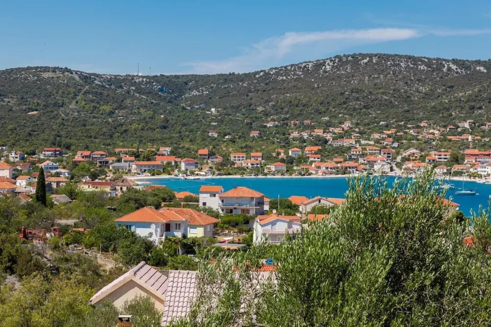 A5 - Modern apt With Terrace, 3 min Walk to Beach