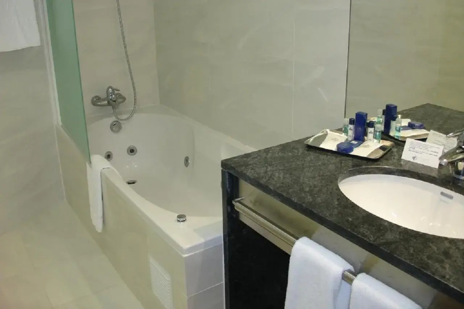 VIP Executive Azores Hotel