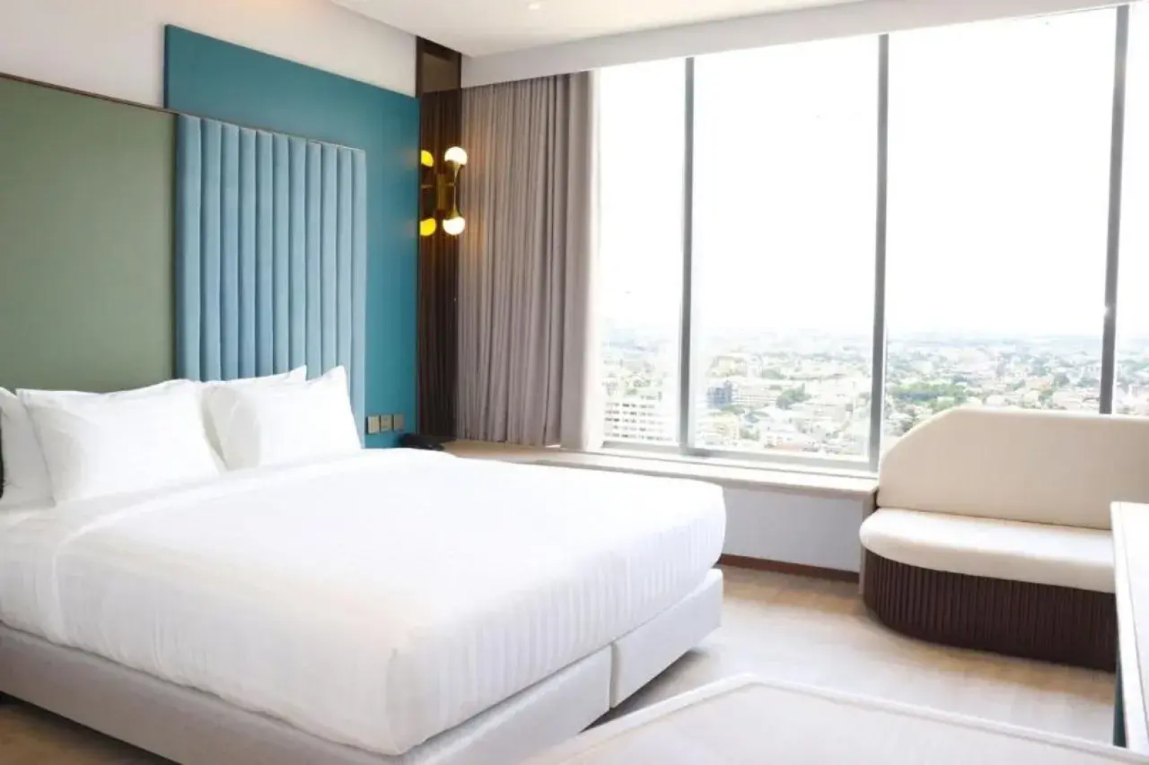 The Quarter Ratchayothin by UHG