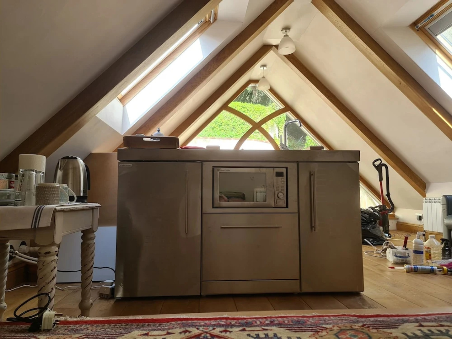 Charming En-suite Bedroom With Patio in St Aubin