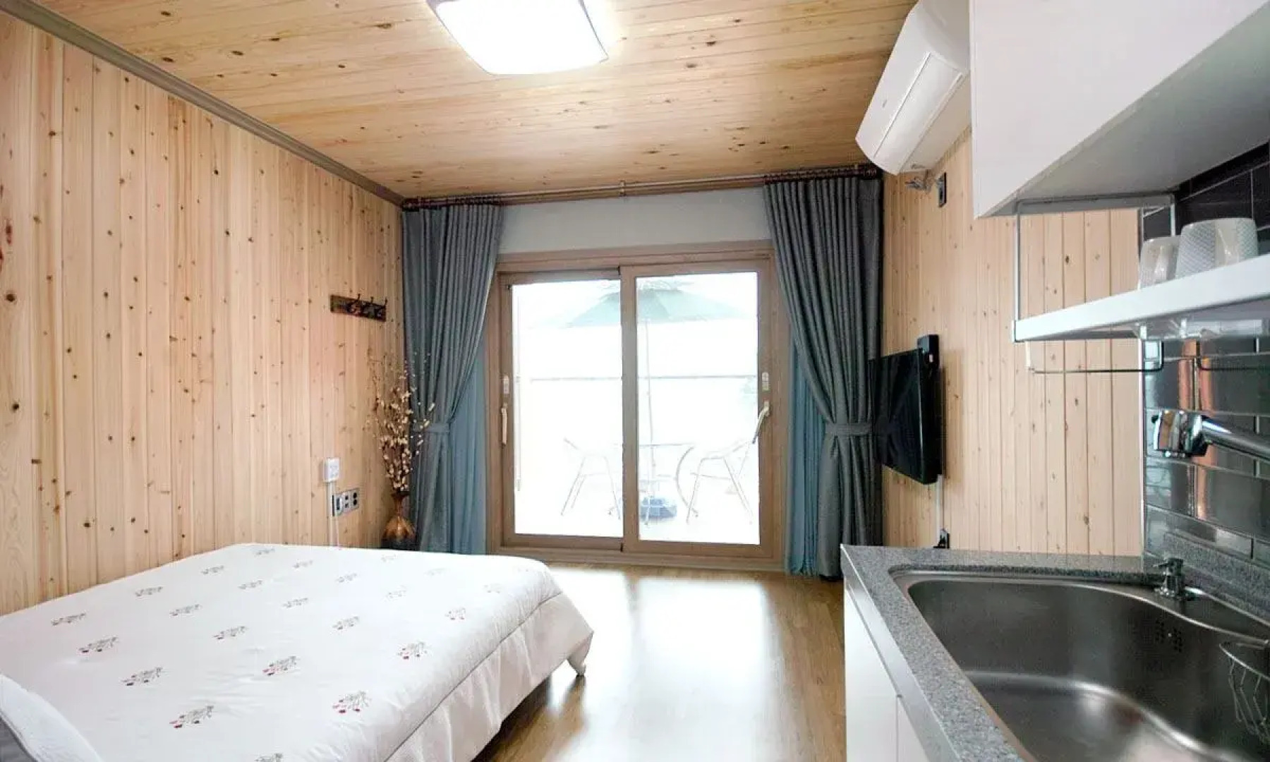 Lim Sea Side Poolvilla Pension