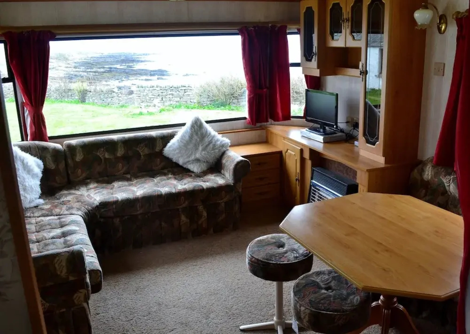 Ayres Rock Hostel & Campsite