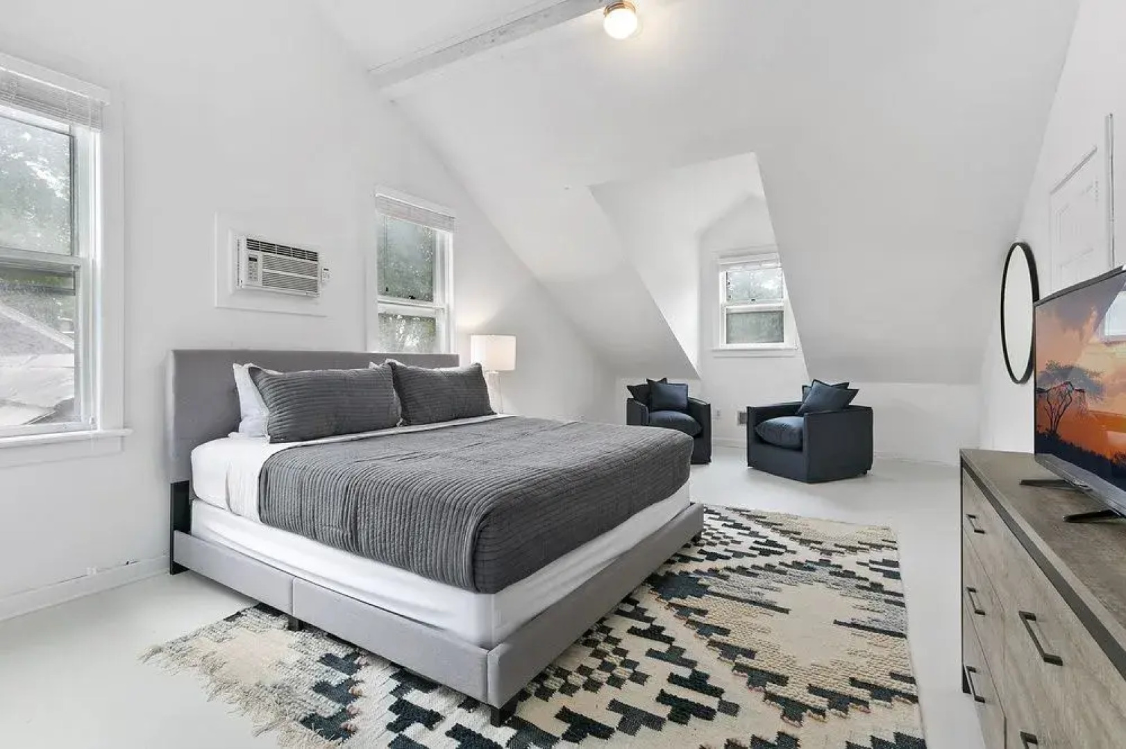 Village Latch Inn Hotel