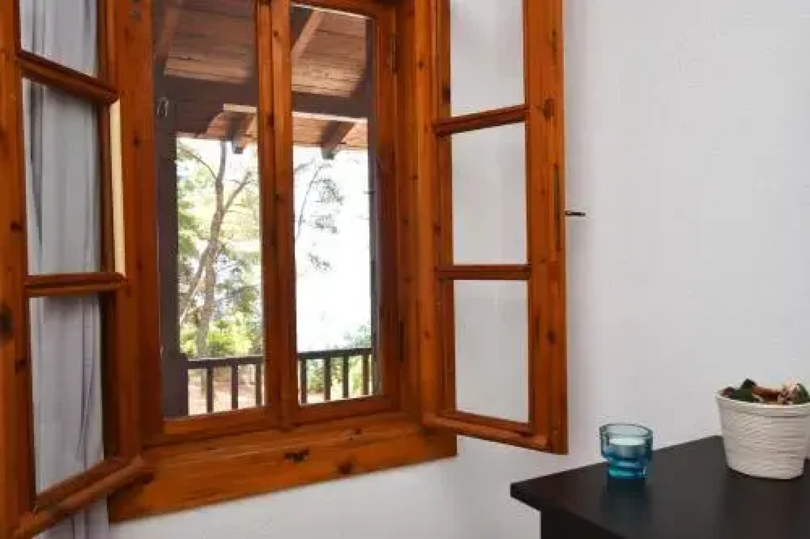 Squirrel Beach Front Villa, Metamorfosi