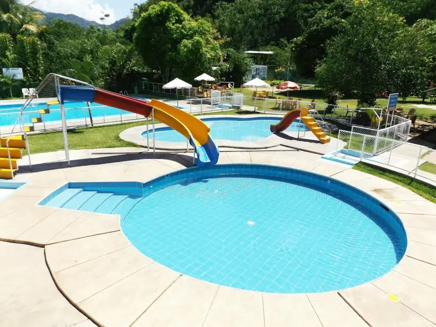 El Tirol Hotel y Piscinas