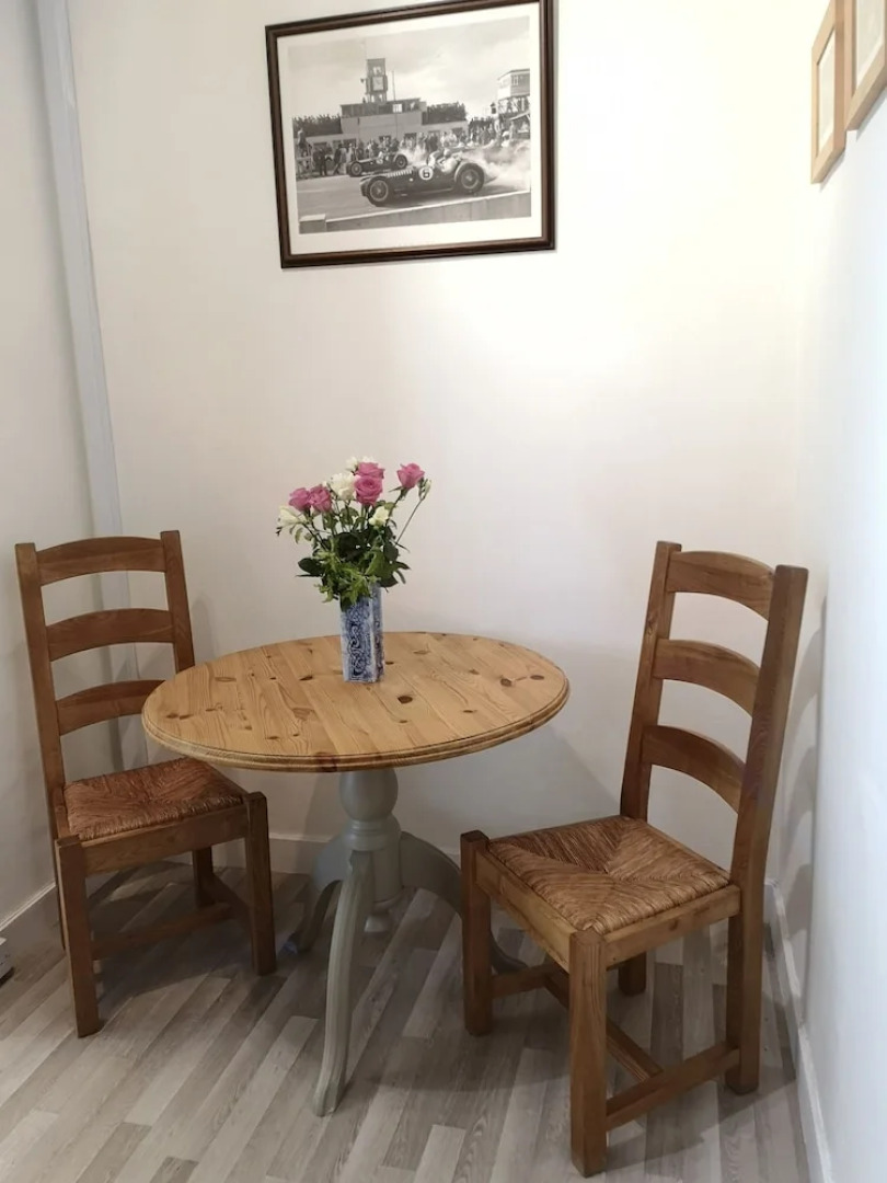 Charming 1-bedroom Apartment Near South Downs