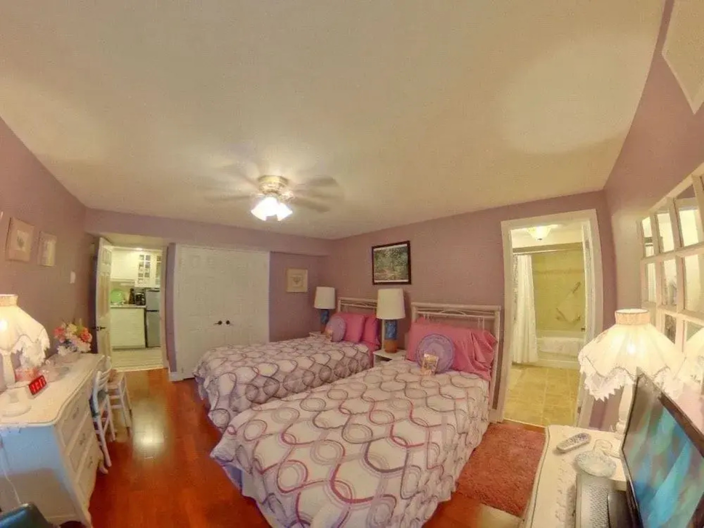 Forest Creek Bed & Breakfast and Retreat