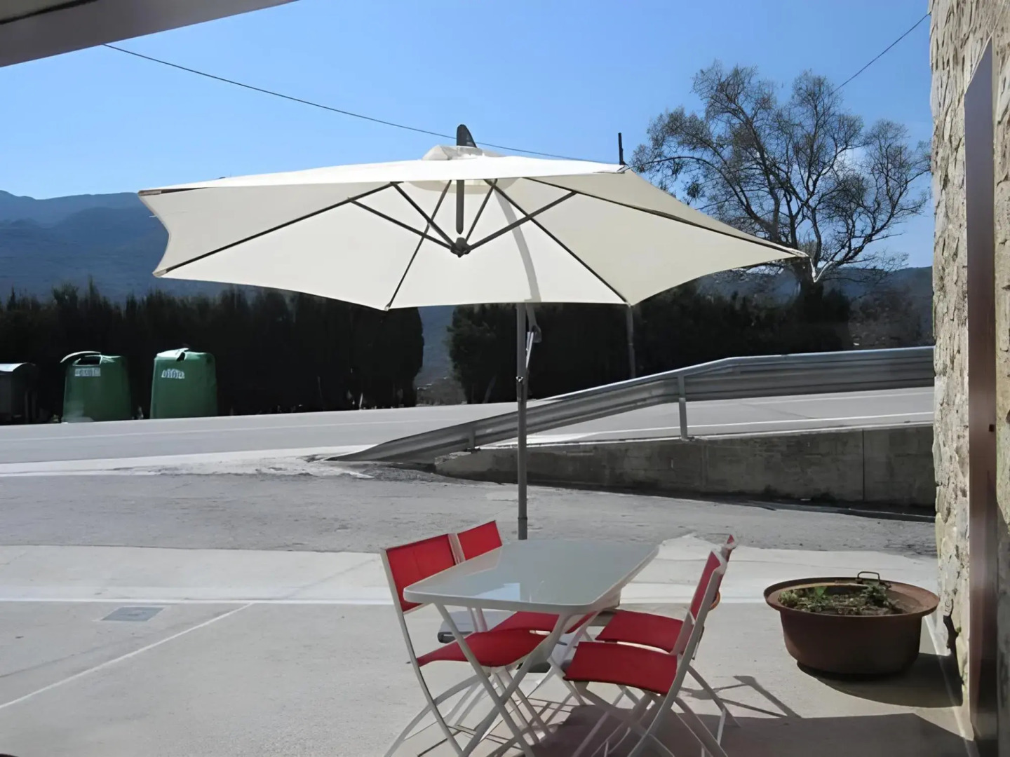 Restaurante y Alojamiento Can Mach