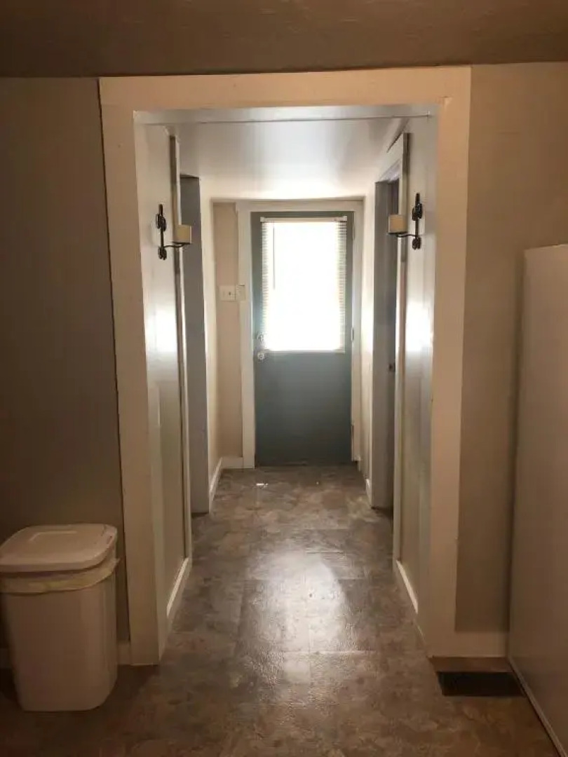 Downtown 2 Bedroom Cottage, Sleeps 6, Walking Distance to Honeywell, Downtown Restaurants, Shopping