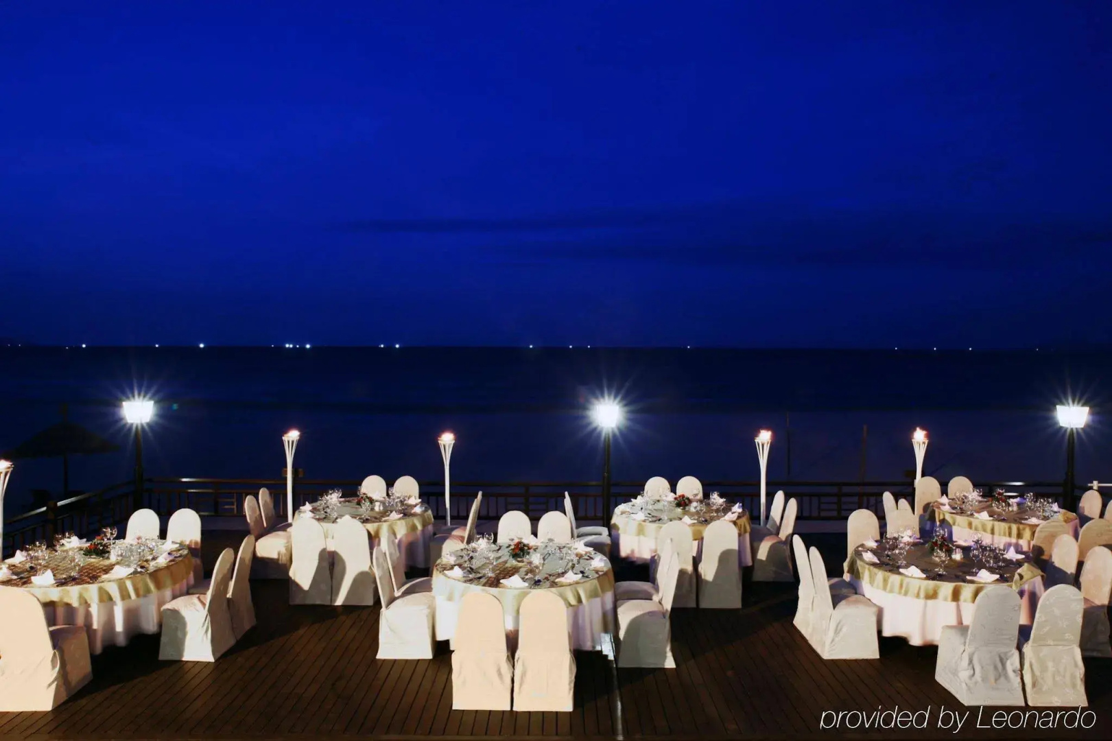 Sandy Beach Non Nuoc Resort