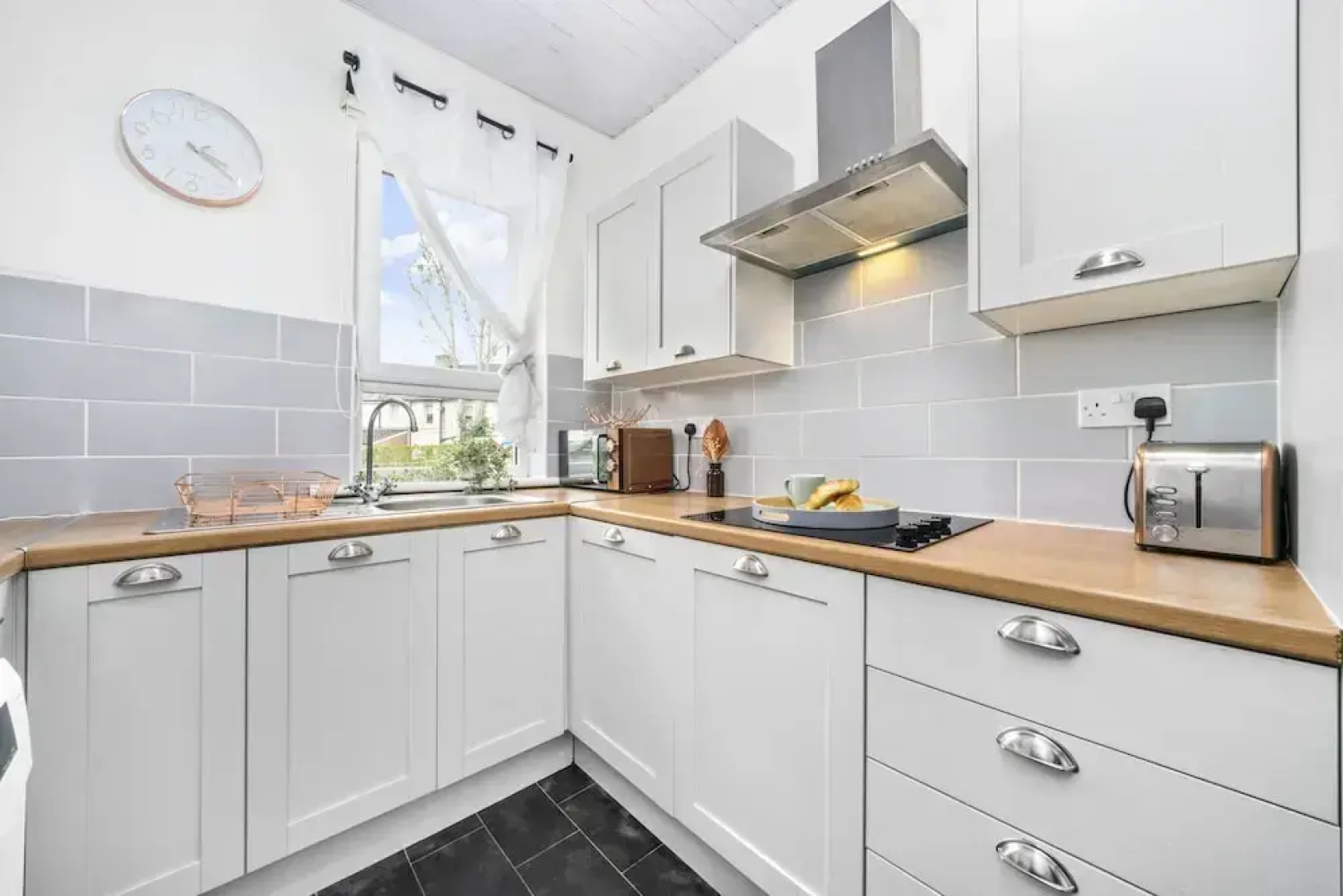 Two Bedroom Apartment by Klass Living Serviced Accommodation Motherwell - Anderson Apartment With WiFi &Parking