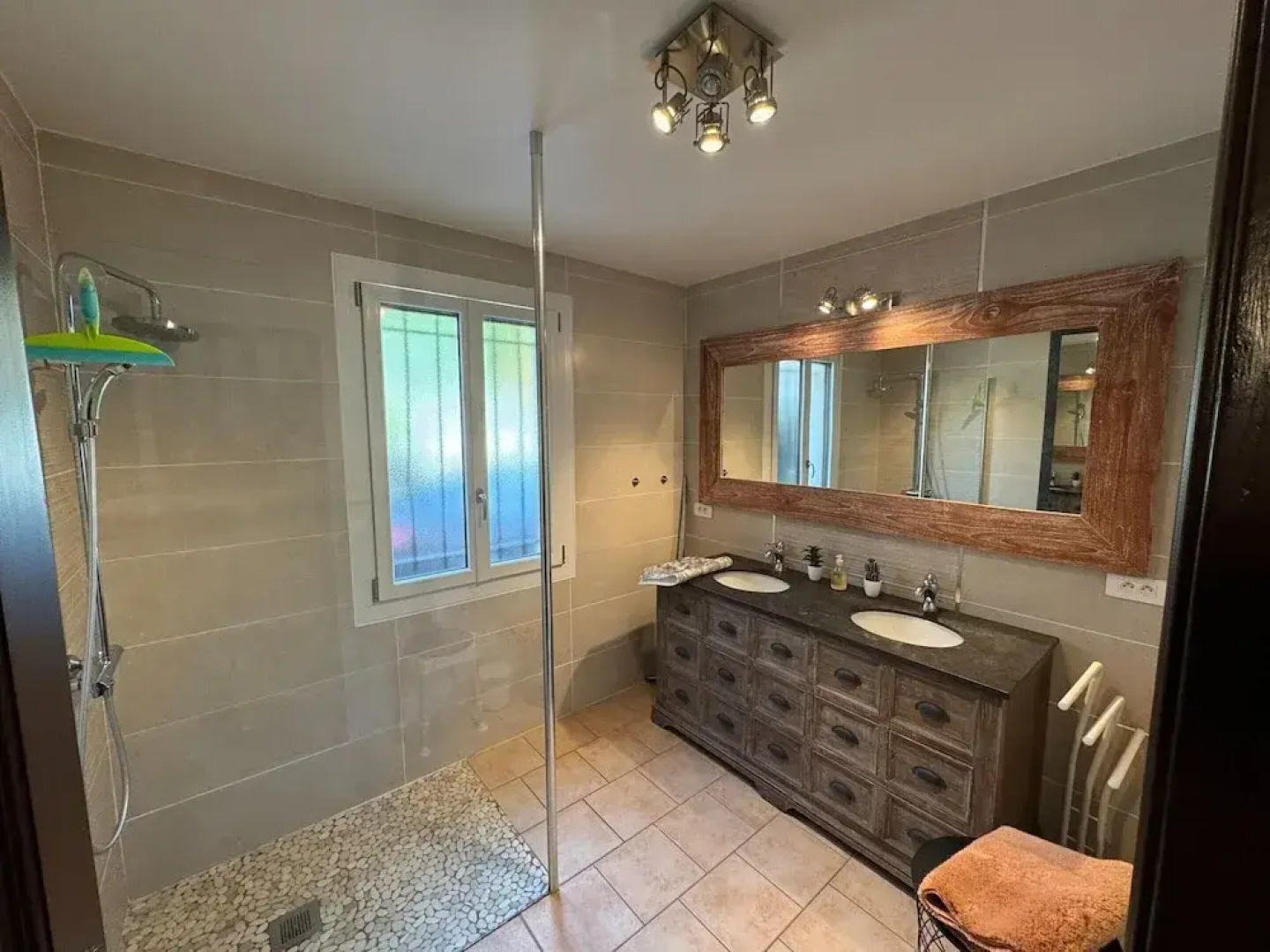 Beautiful Villa Near Village des Vans