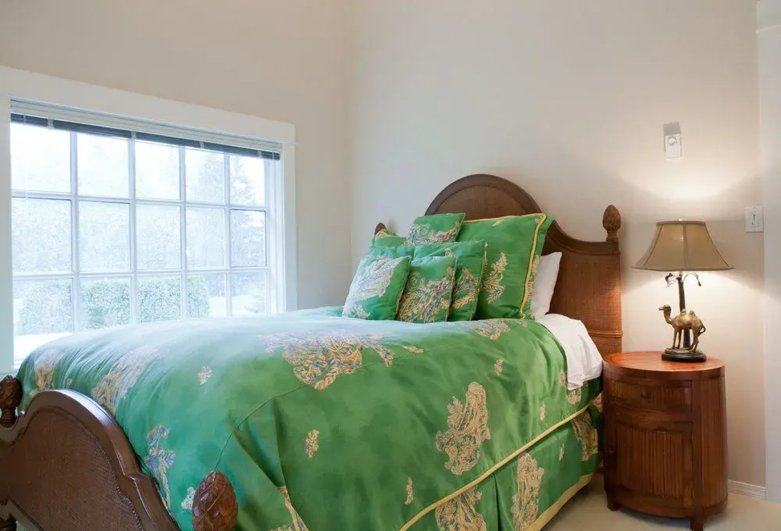 Rowena's Inn On The River