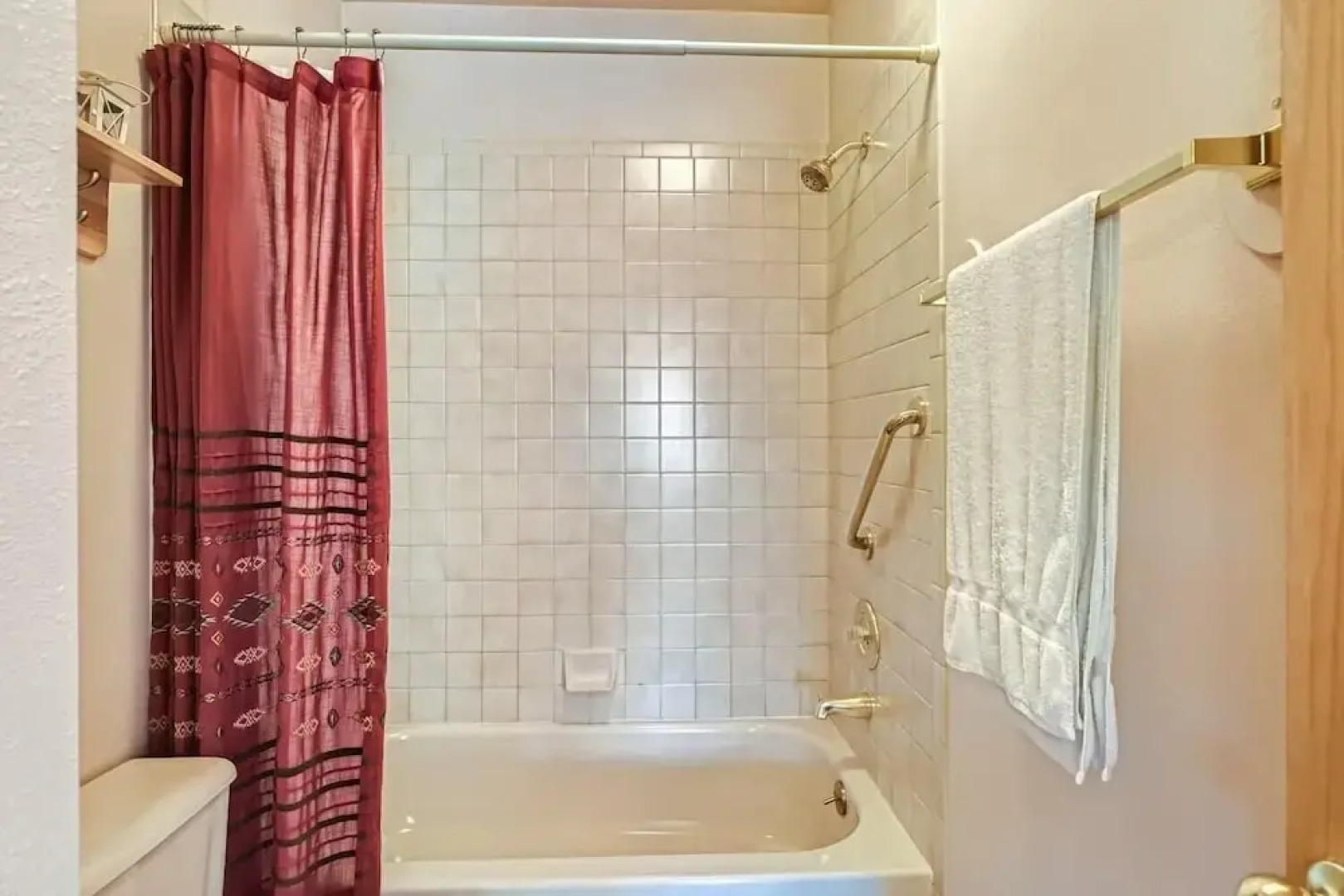 Lake Forest  201f 2 Bedroom Condo by RedAwning