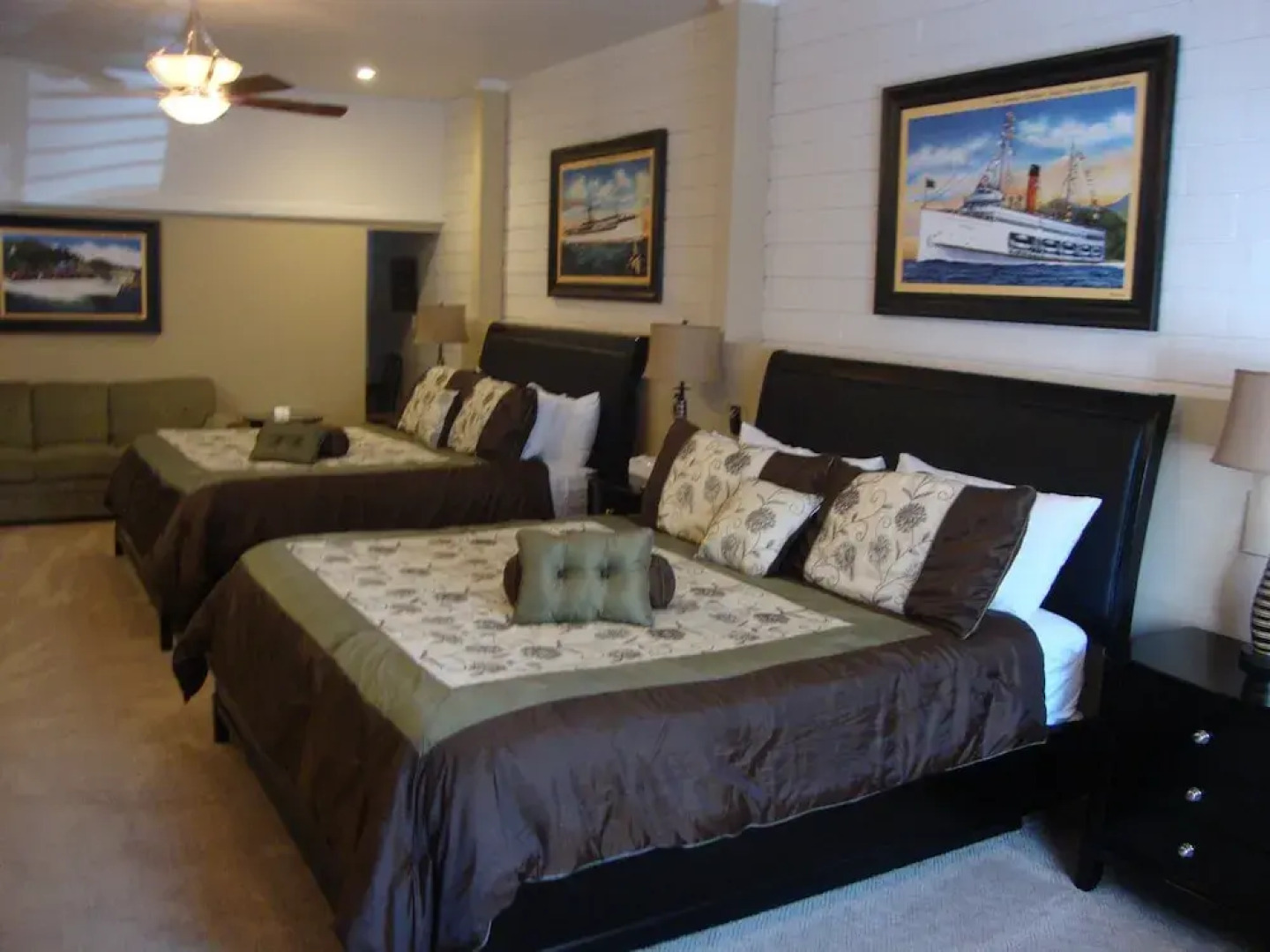 Catalina Courtyard Suites