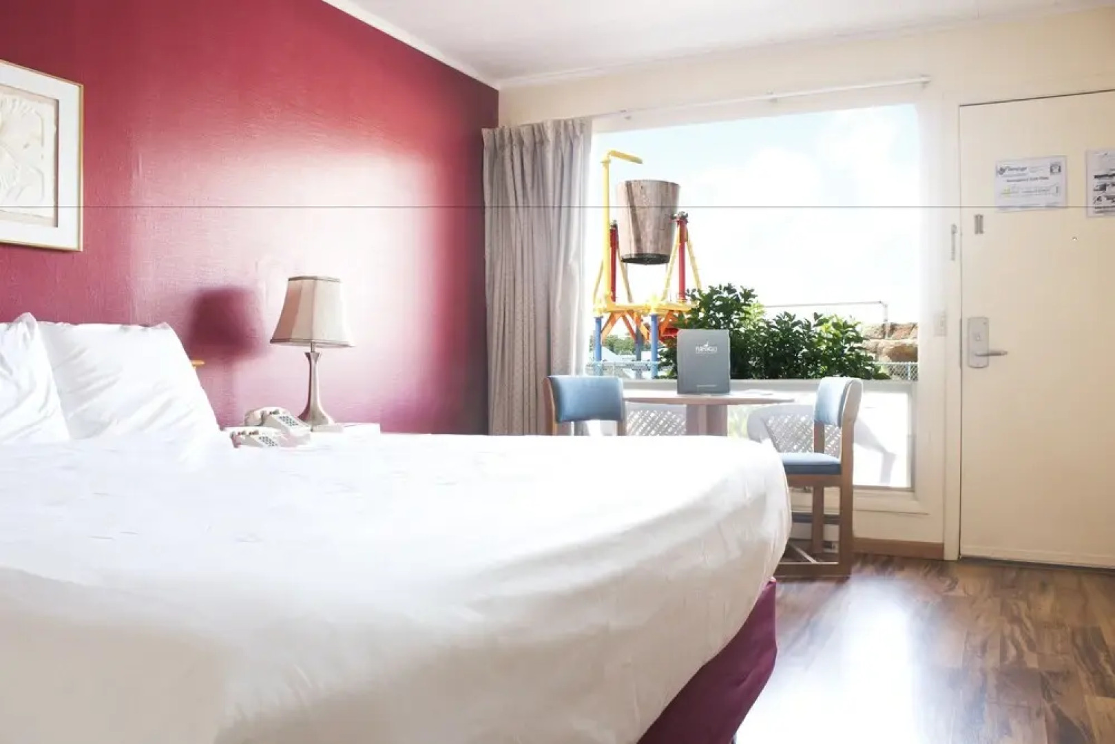 Flamingo Motel & Suites