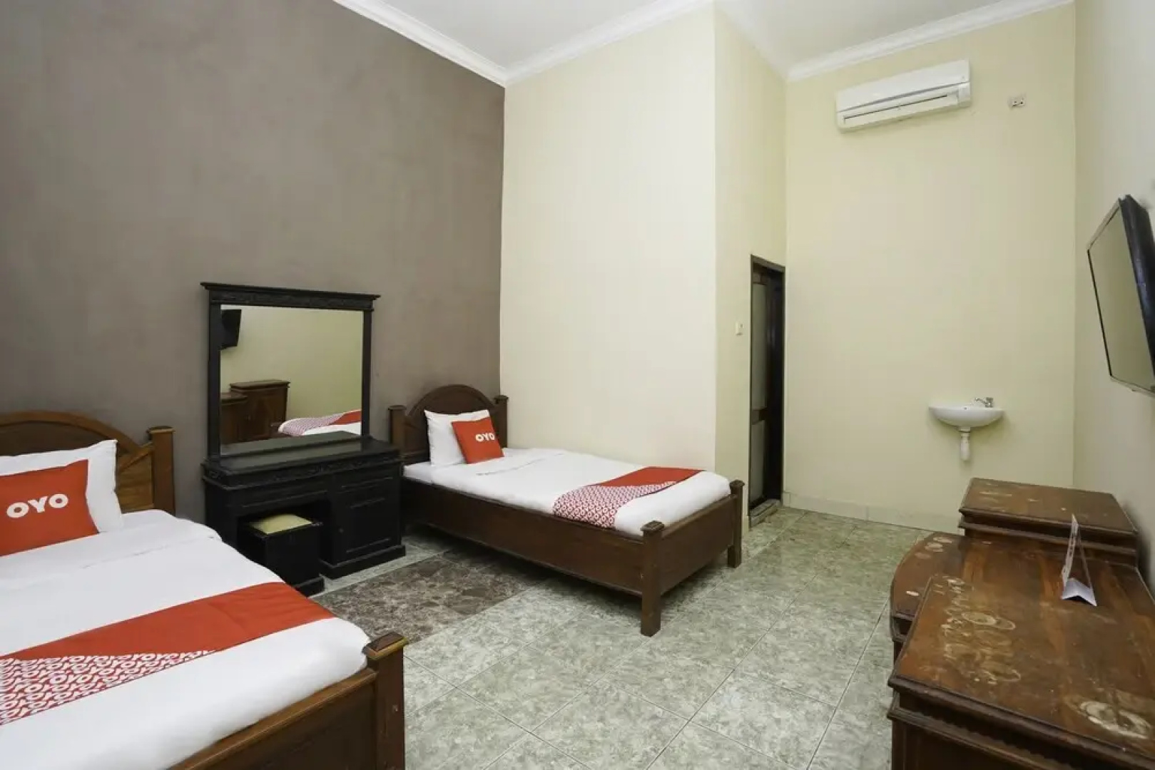 Hotel Madinah Syariah