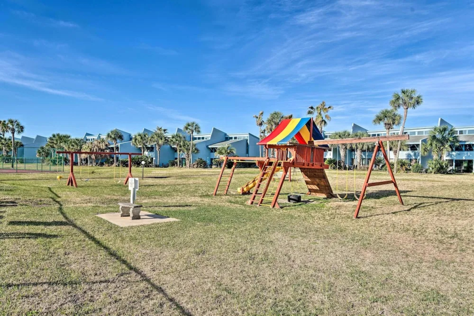 PCB Escape w/ Pool & Beach Access, Beach Chairs!