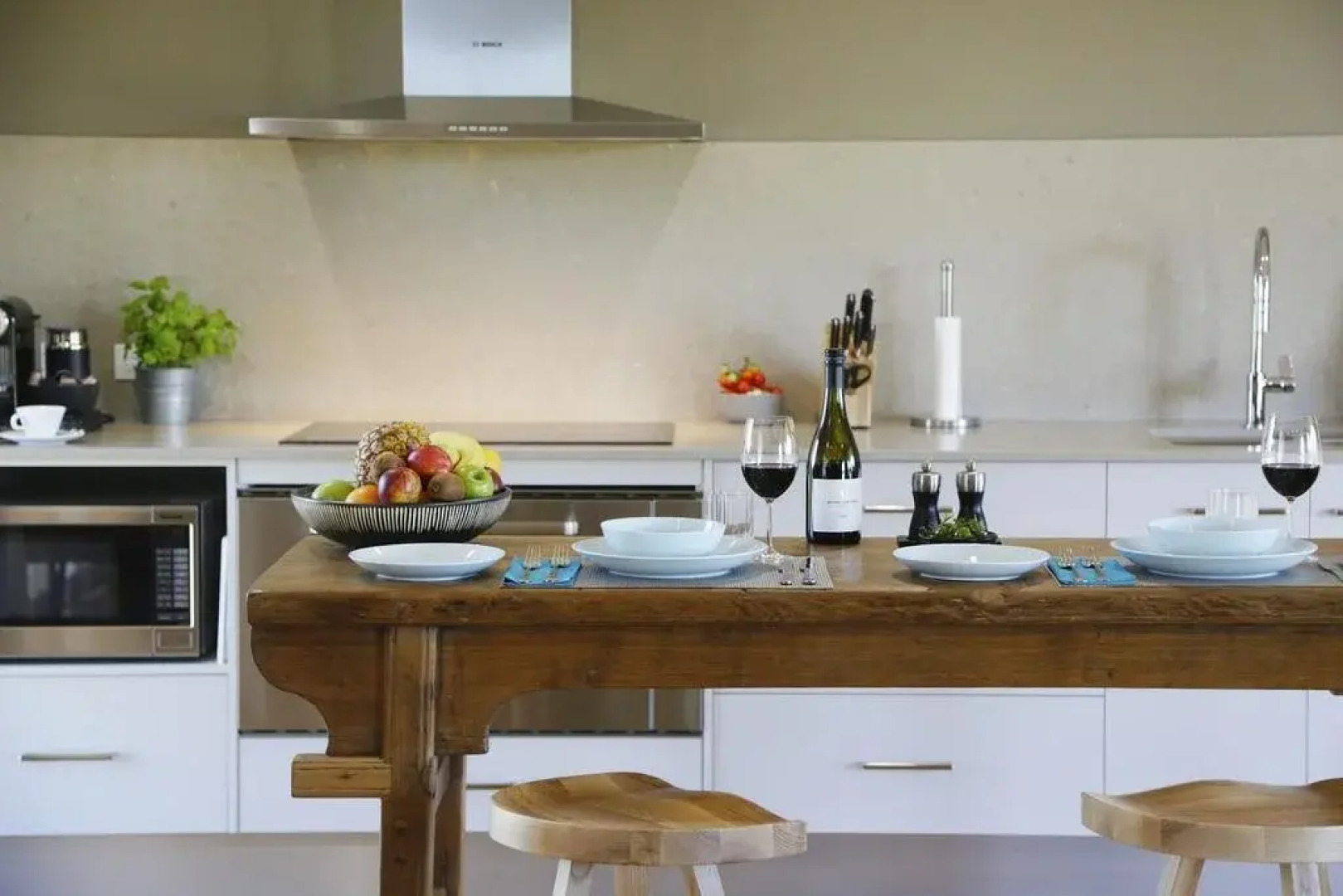 Lilies on Lovedale Estate - Heated Pool and Spa