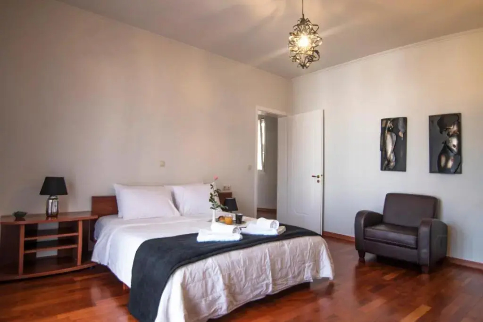 Akrata's Elegant Luxury Suite