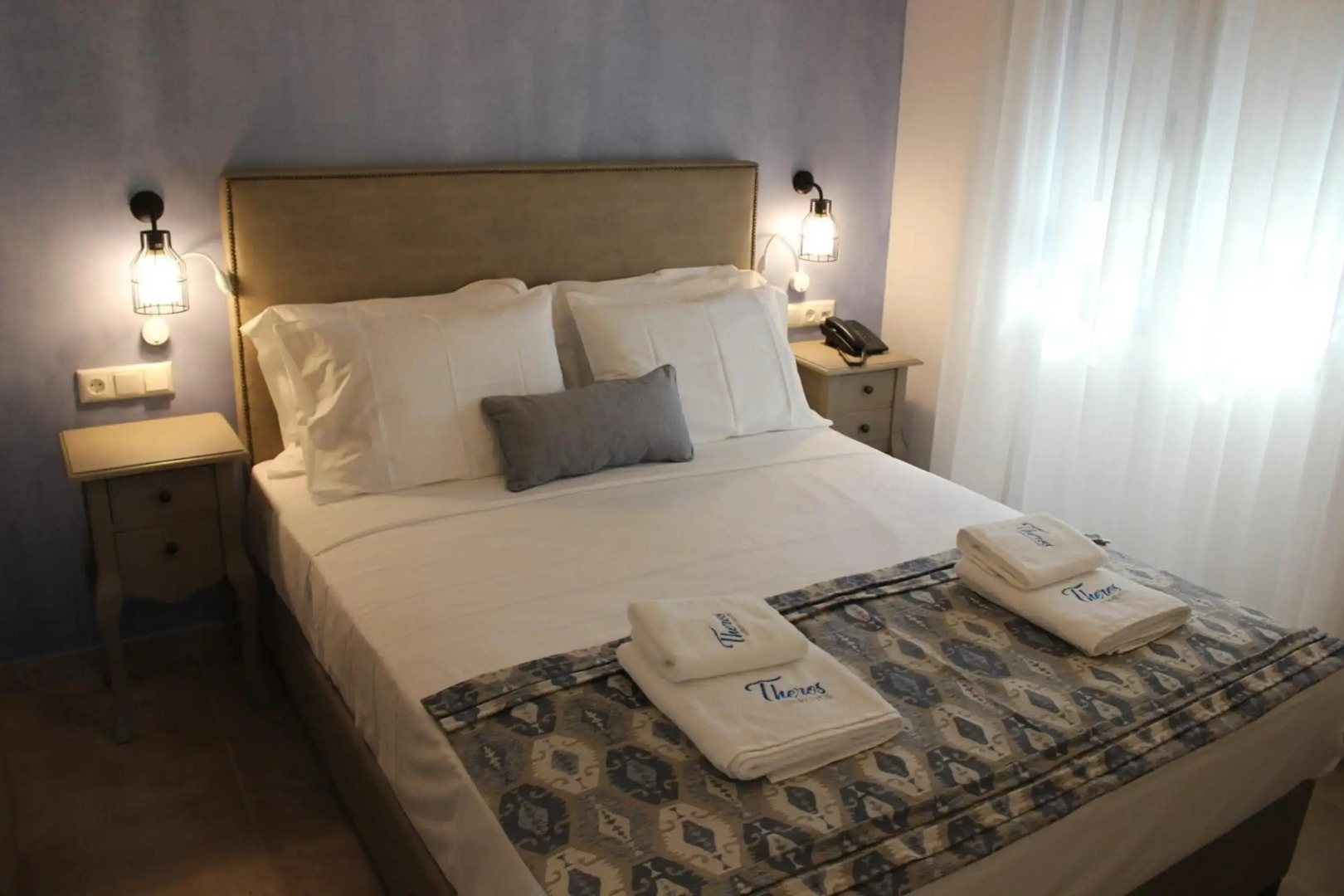 Theros Villas & Suites