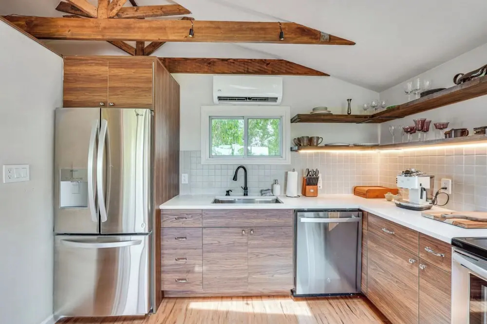 Game Room & Yard: Mid-century Modern Kingston Home