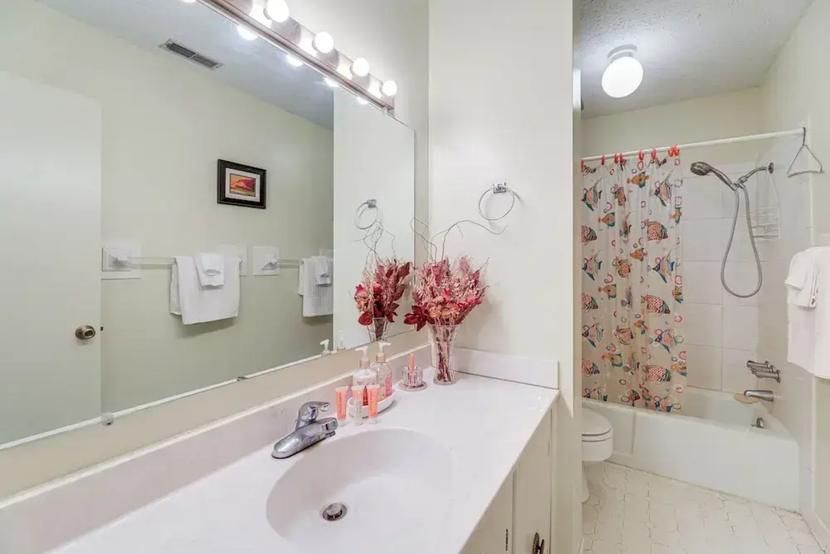 Morehead City Home ~ Walk to Beach Park!