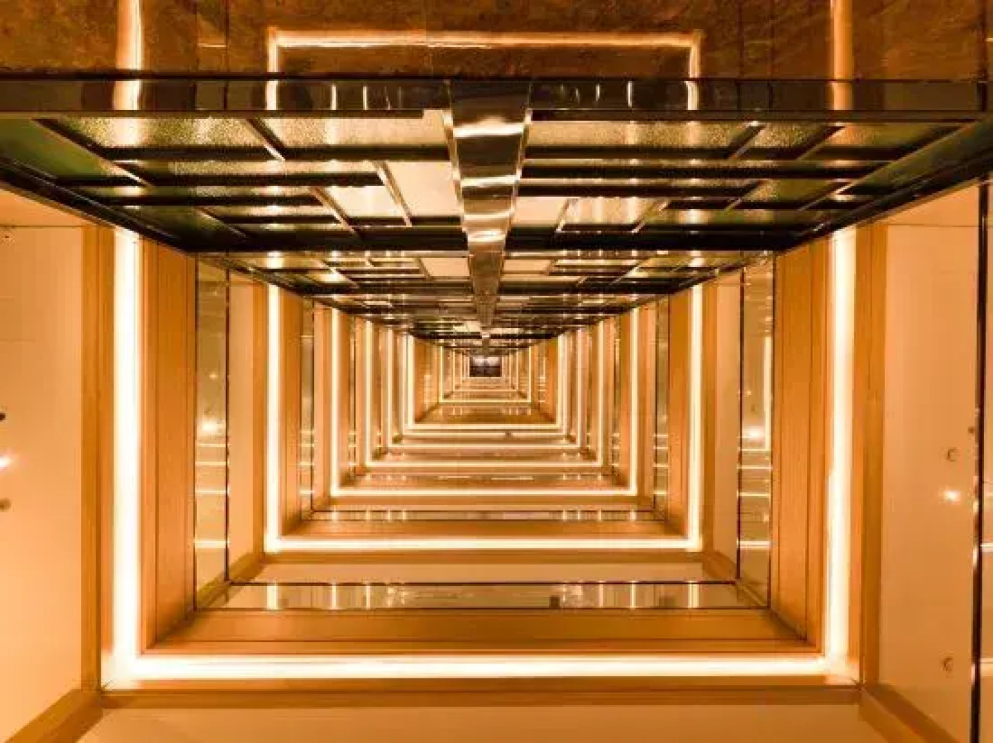 No.1 International Hotel