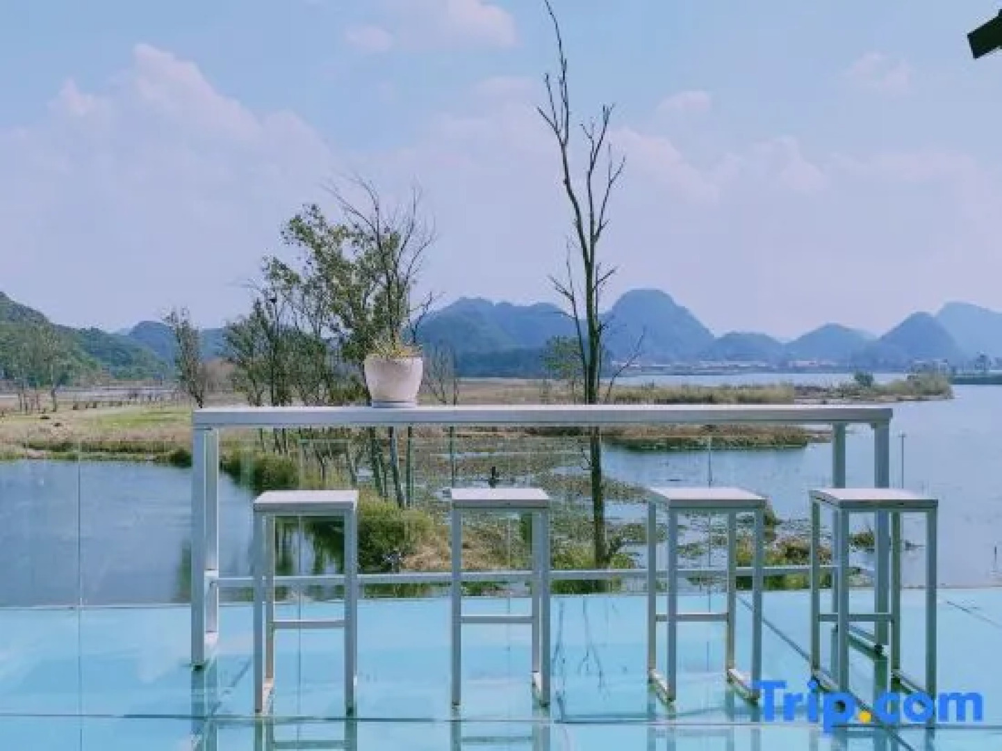 Guyue Heyuan Lake View Resort