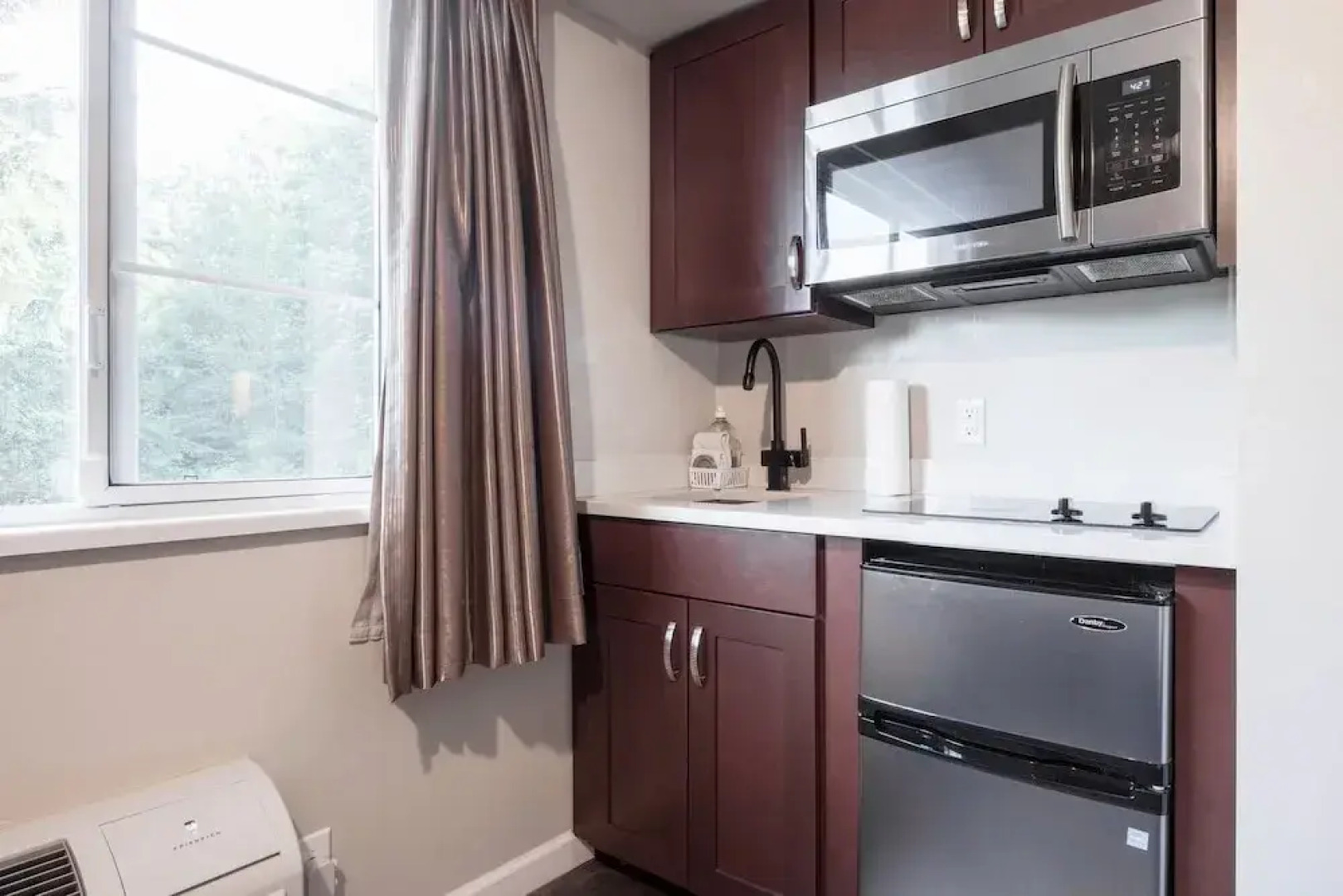 Gibsons Garden Hotel