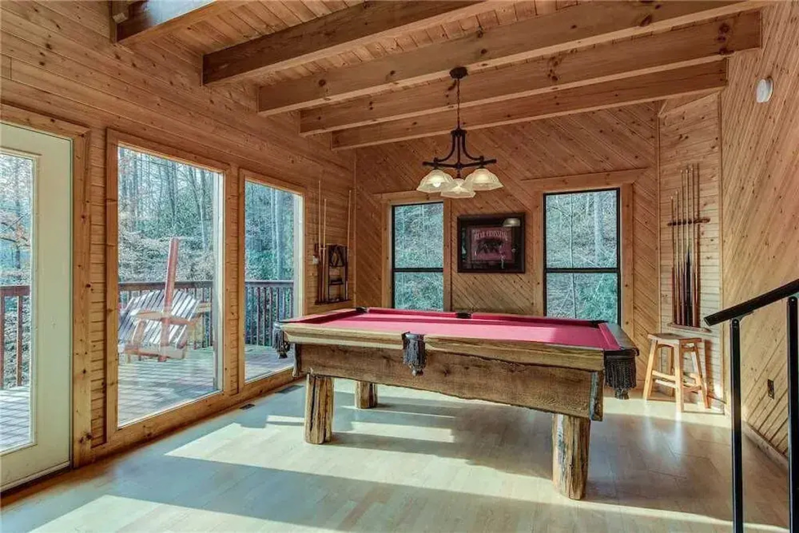 Dreams and Streams 2 Bedroom Home with Hot Tub