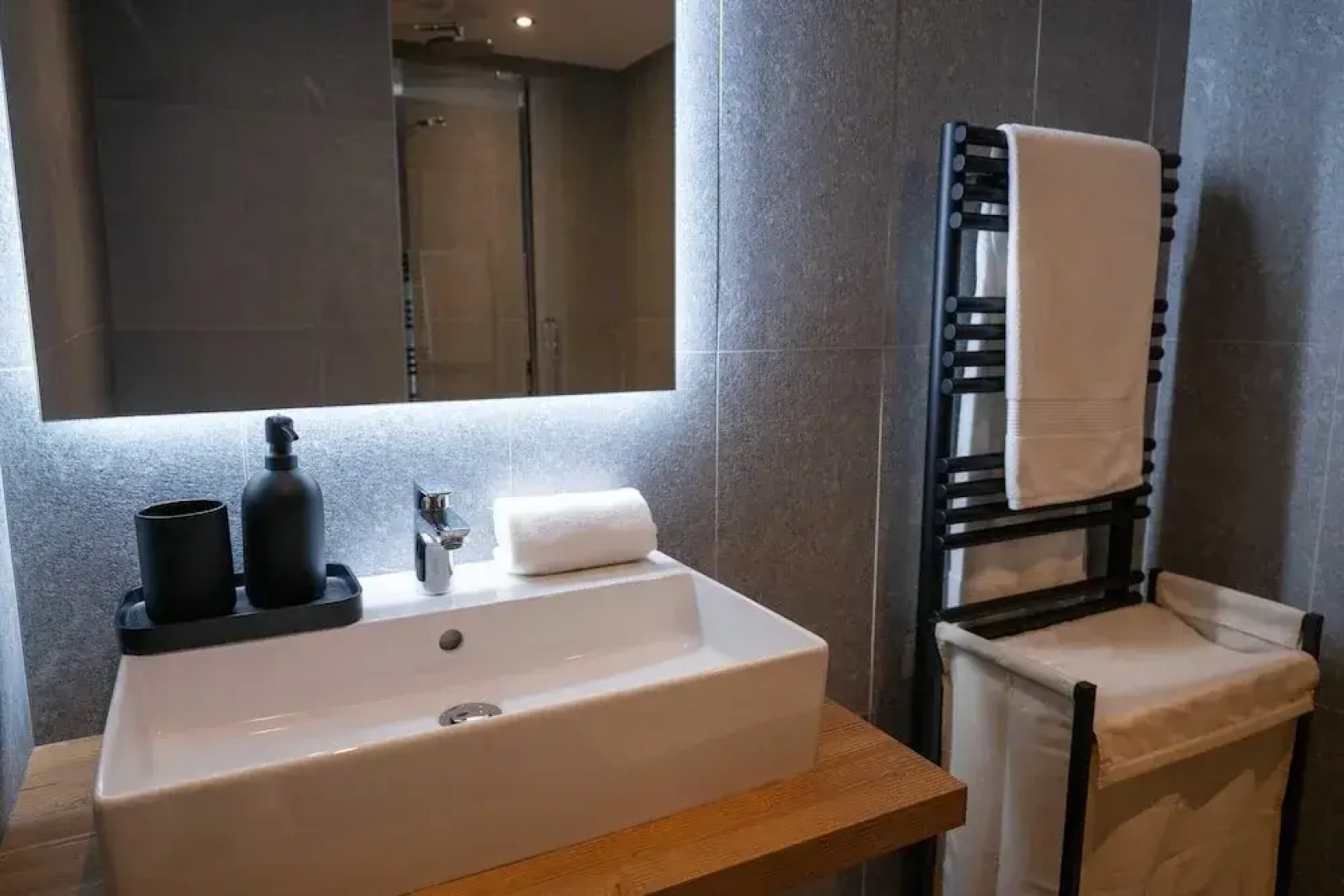 Charming Apt With View 2bd/6p -residence in Mega\"ve