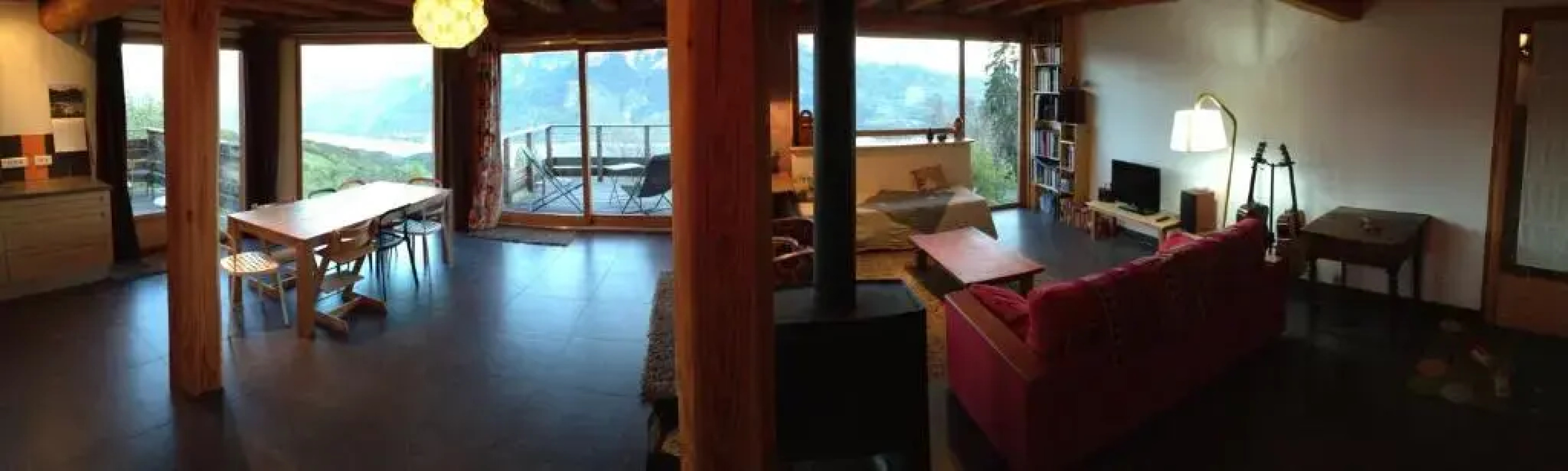 Chalet bioclimatique avec vue sur le lac de Serre Ponçon
