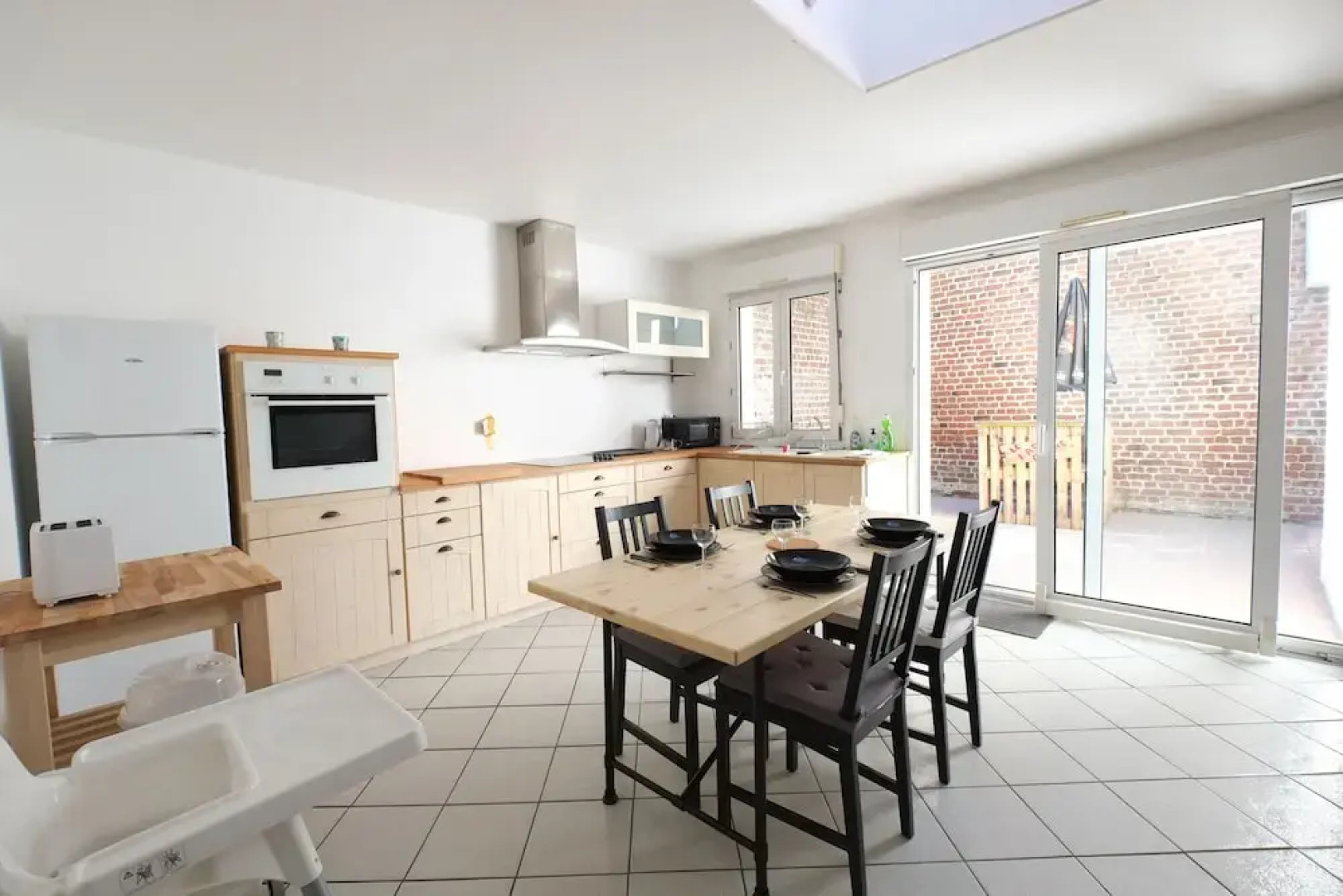 Escale de 80 m2 avec cour et parking