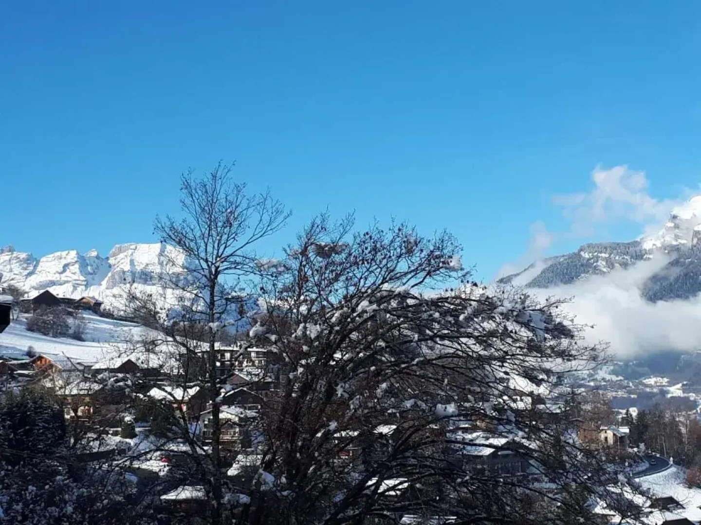 Duplex 6-8 pers, avec garage, WIFI, calme, proche des pistes, top équipé et linges fournis, vue magnifique