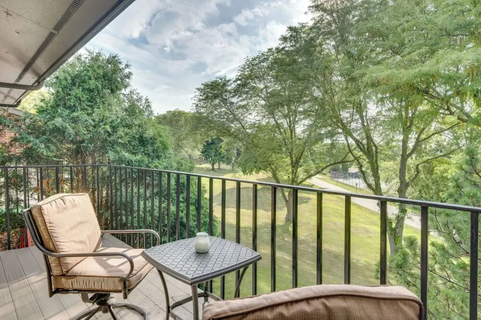 Elegant 4-season Lake Geneva Condo w/ Fireplace!