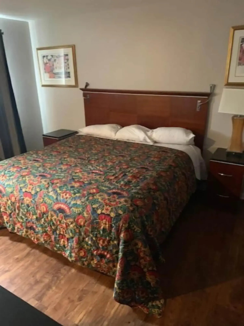 Skylark Motel