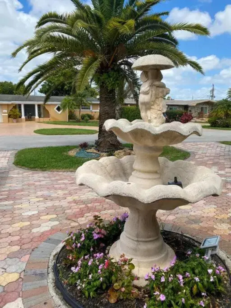 Your Cozy Spacious home with Heated Pool