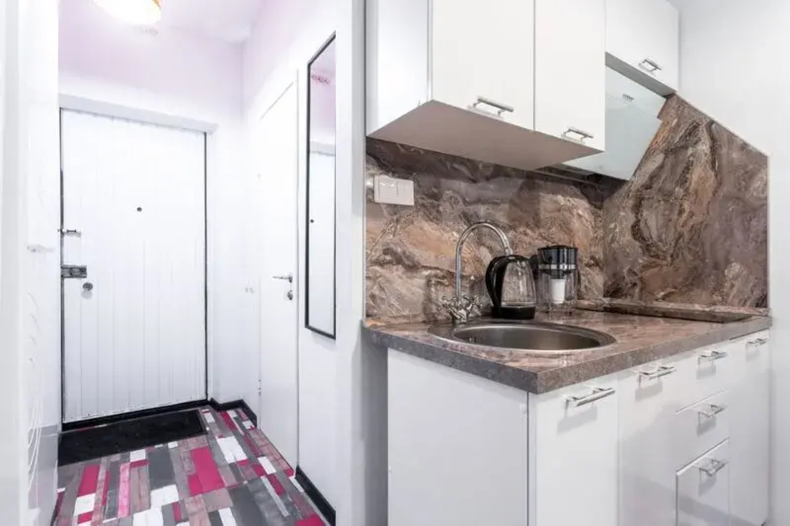 Какаду на б-ре Менделеева, д. 3