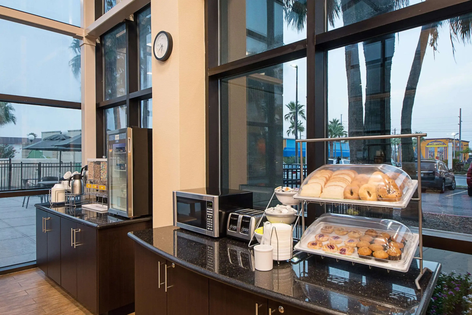 Comfort Suites Beachside