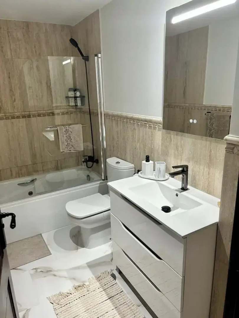 Hancinda Sleeps 4 With Free Parking