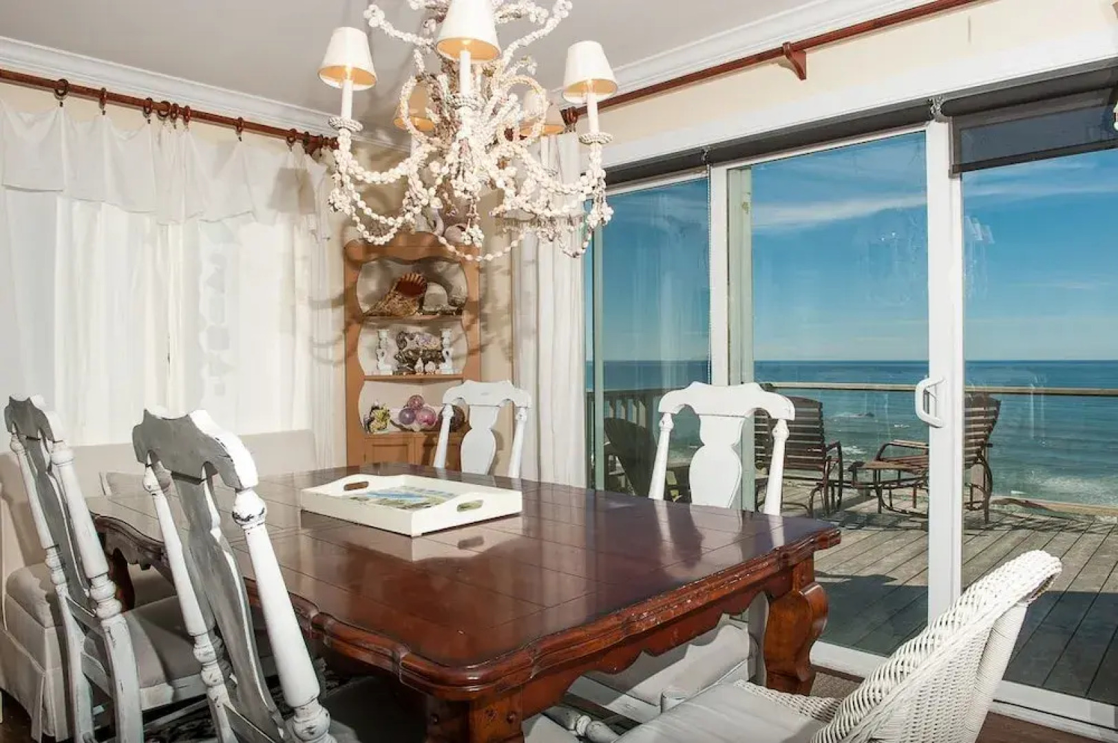 Sea Cliff 3 Br cottage by RedAwning