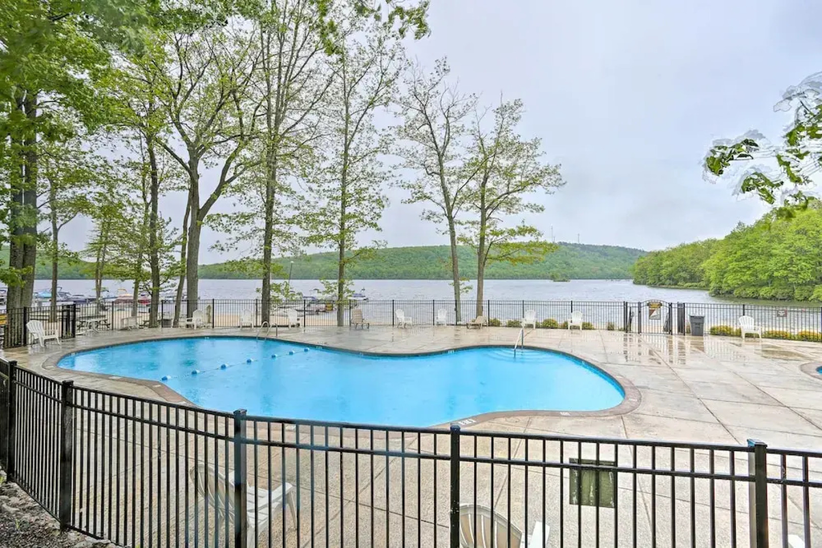 < Half-mi to Skiing: Lake Harmony Home w/ Hot Tub